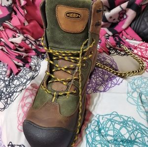 Keen boots